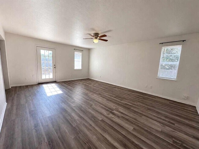 Building Photo - 208 Cherrywood Dr