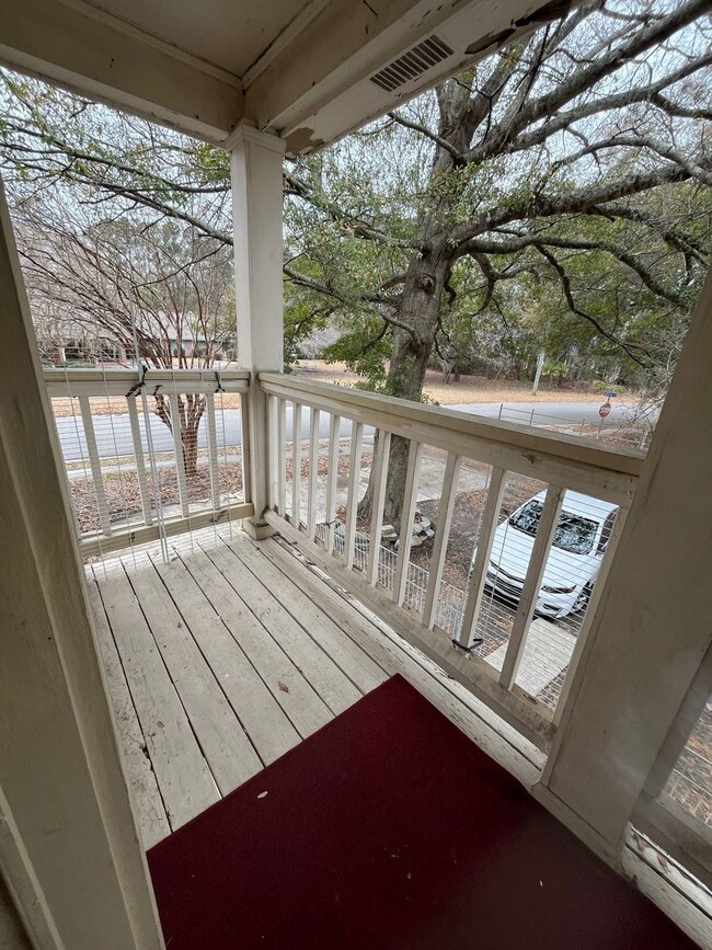 Building Photo - Cute 2Br 1.5Ba Townhome off Old Trolley Road