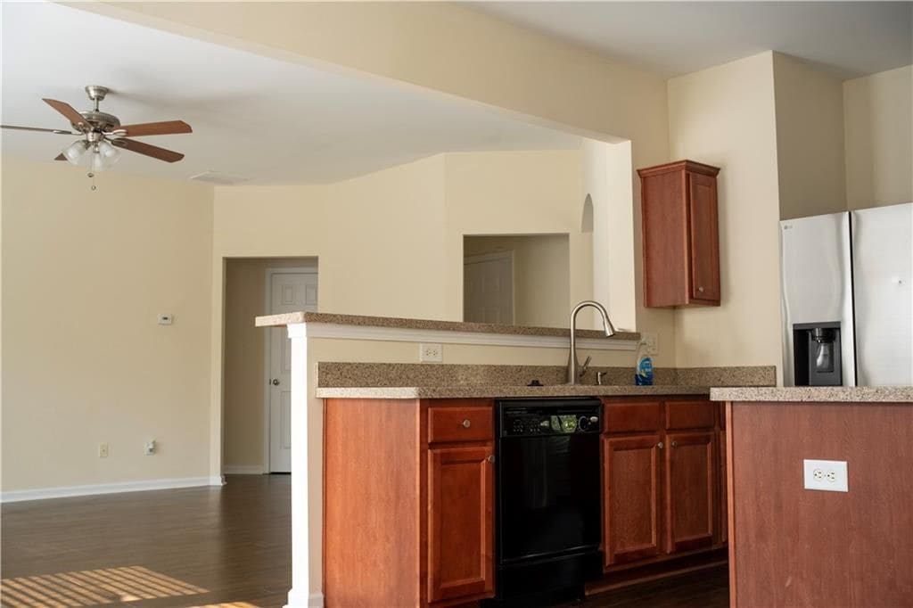 Building Photo - 2279 White Alder Dr NE