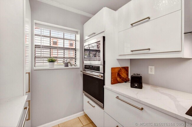 Building Photo - 321 Norwood Terrace