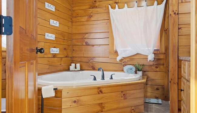 Building Photo - 241 Campbell Rd