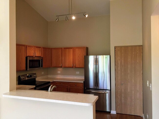 Building Photo - 525 Silverstone Dr