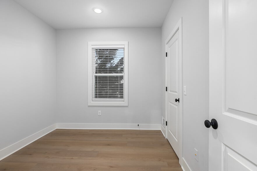 Building Photo - 415 11th St NW