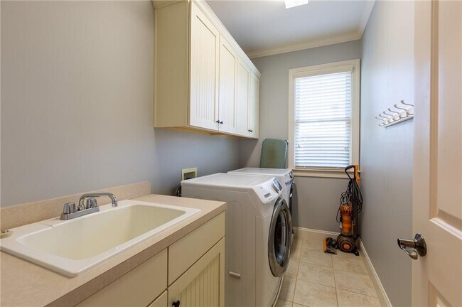 Building Photo - 2360 Manor Creek Ct