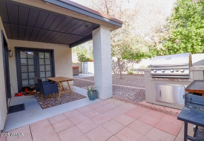 Building Photo - 113 S Ocean Dr