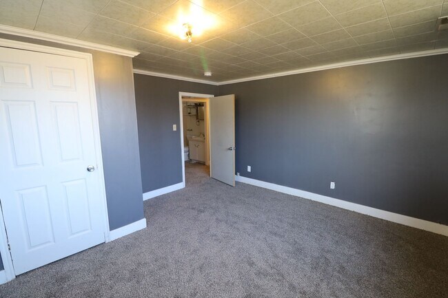 Building Photo - TFH SF Duplex