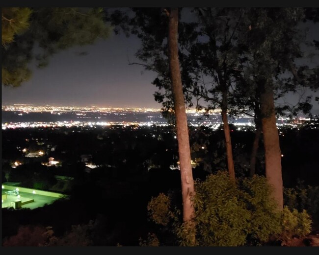 Primary Photo - 2560 Avenida Del Vista