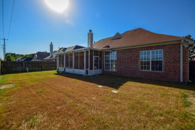 Building Photo - Great 3 bed, 2 bath home in Cordova with wonderful curb appeal.