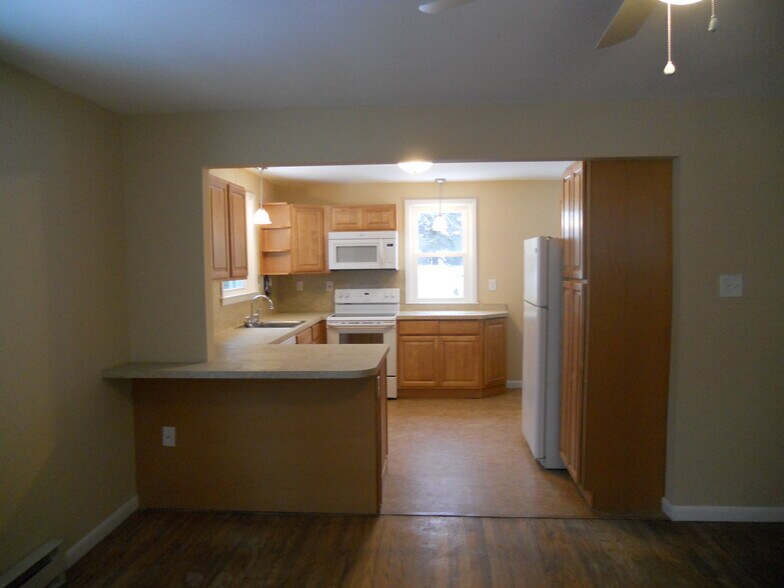 Kitchen view from living room - 2037 Terrace Drive