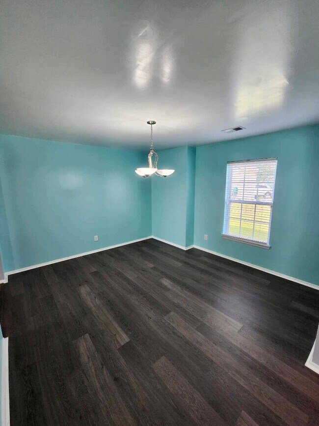 Building Photo - 608 Twisted Willow Ct