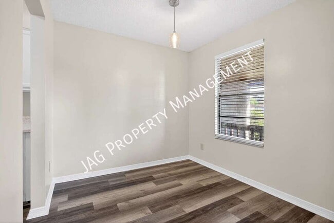 Building Photo - 482 Bentwood Ln