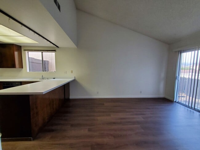Building Photo - 3bd/2ba Home with Two Car Garage