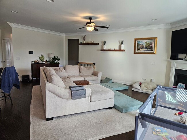 Building Photo - Beautiful unfurnished 5 Bedroom 3 Bath home in The Preserve at Tidewater Sneads Ferry