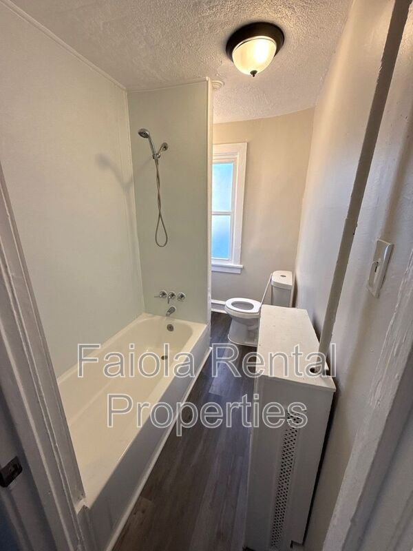 Building Photo - 905 Keener Ave