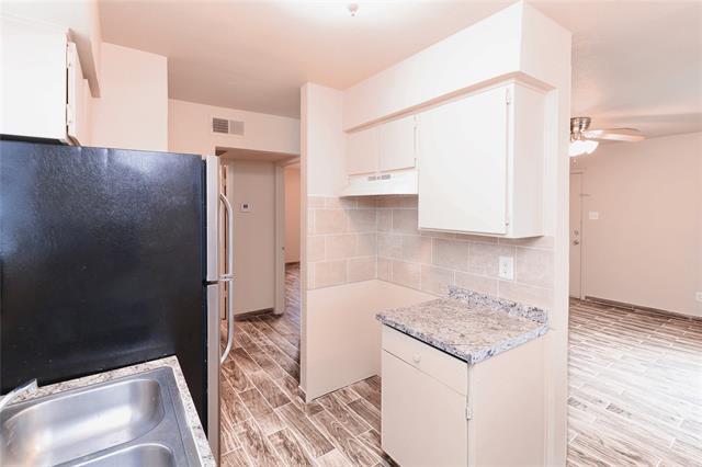 Building Photo - 8039 Cambridge Cir