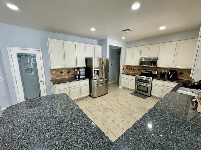 Building Photo - 40123 Vista Ridge Dr
