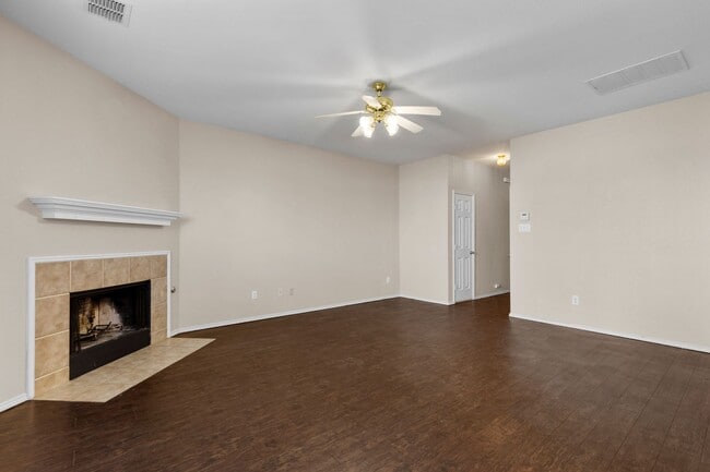 Building Photo - Charming 3-Bedroom Home in Villages of Woo...