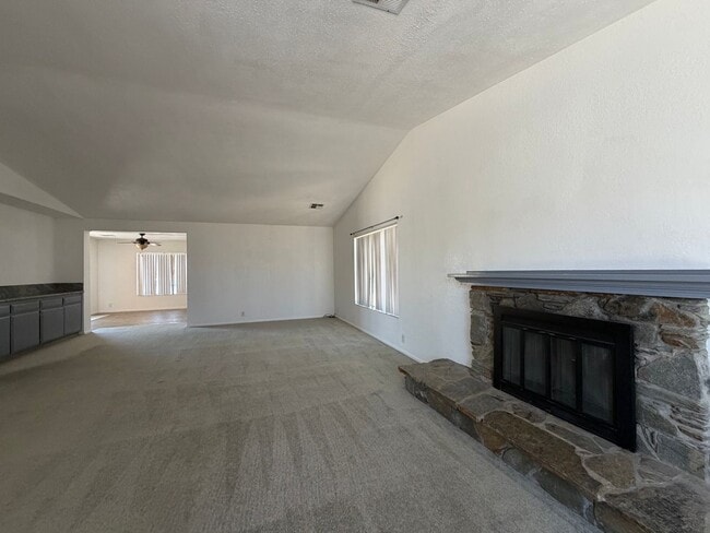 Building Photo - Beautiful 3 Bedroom House Located on Calico Lake