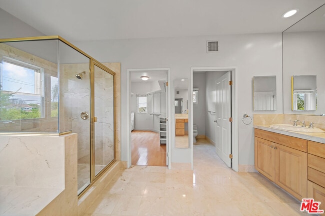 Building Photo - 248 S Swall Dr