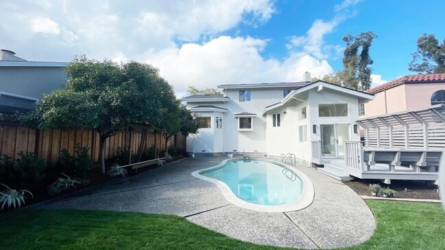 Building Photo - 1911 Easton Dr