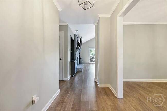 Building Photo - 154 MacKay Dr