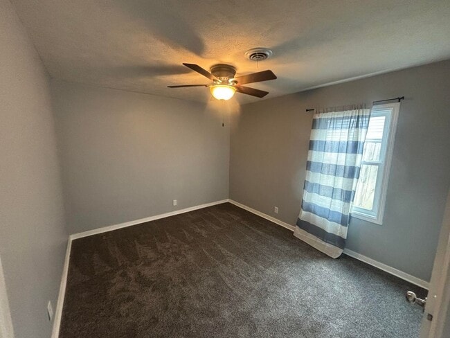 Building Photo - 3-bedroom, 2 bath house available now
