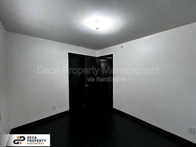 Building Photo - 2312 Shields Ave