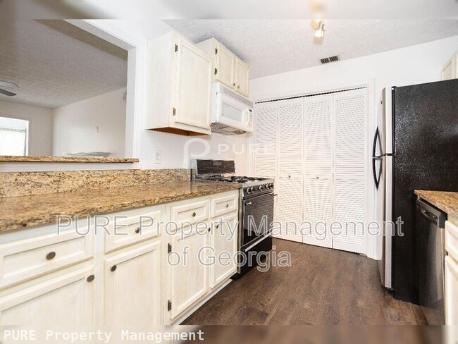 Building Photo - 2408 Country Park Dr