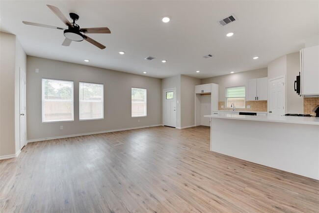 Building Photo - 8202 Homewood Ln