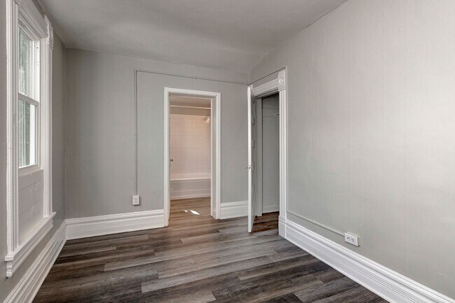 Building Photo - ? Only $899! Modern 1st-Floor Apartment with  $500 OFF Your First Month ?