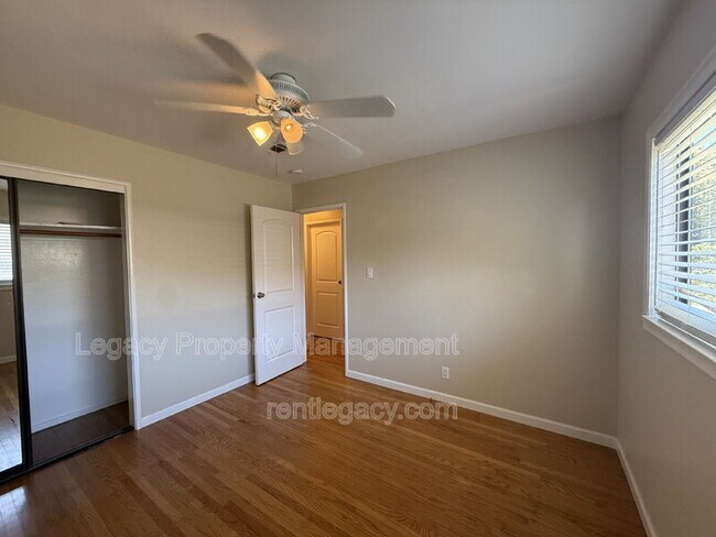 Building Photo - 309 Plum St
