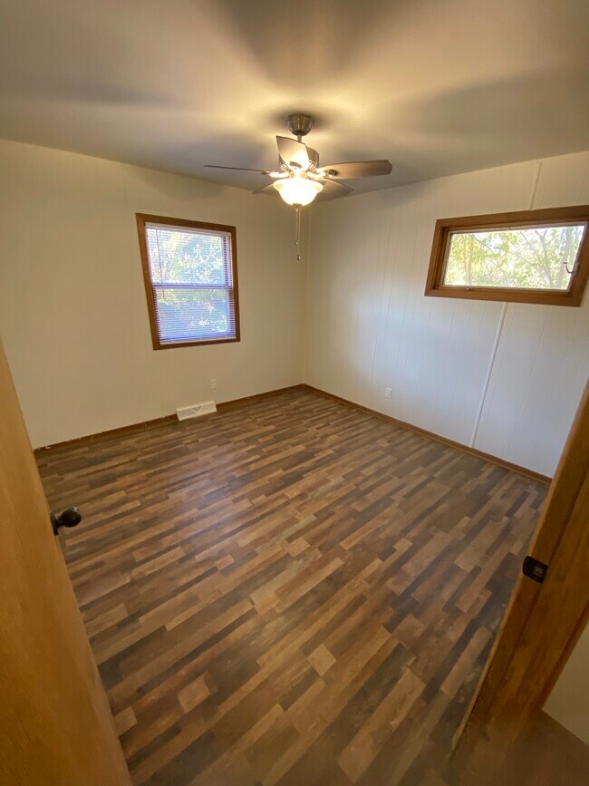 Building Photo - 4000 SE Mercier St