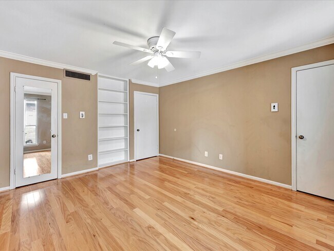 Building Photo - 1601 S Shepherd Dr