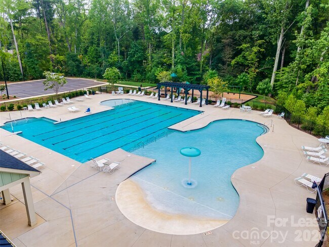 Building Photo - 1018 Chicory Trce