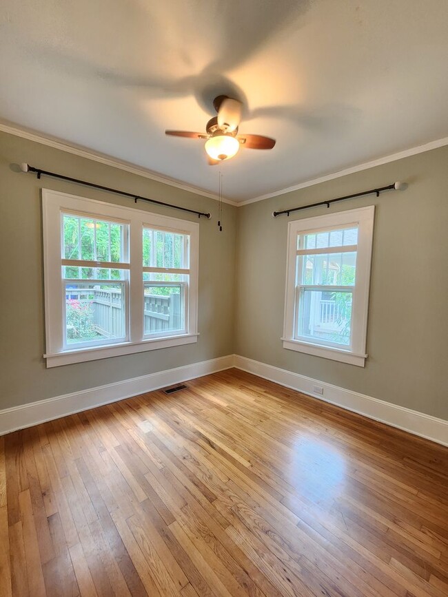 Building Photo - West Asheville Bungalow