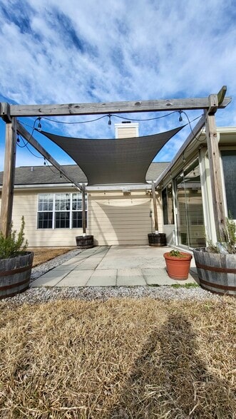 Building Photo - 307 Smallwood Ct