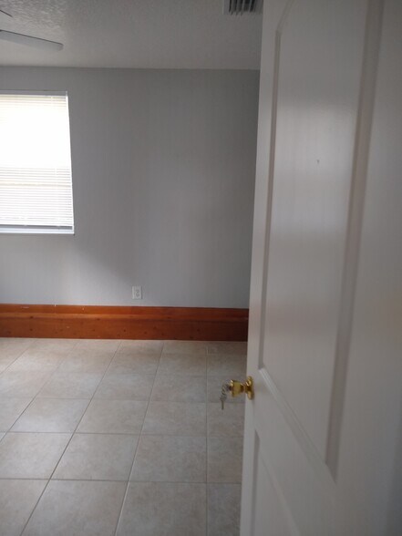 Building Photo - 213 Martin St