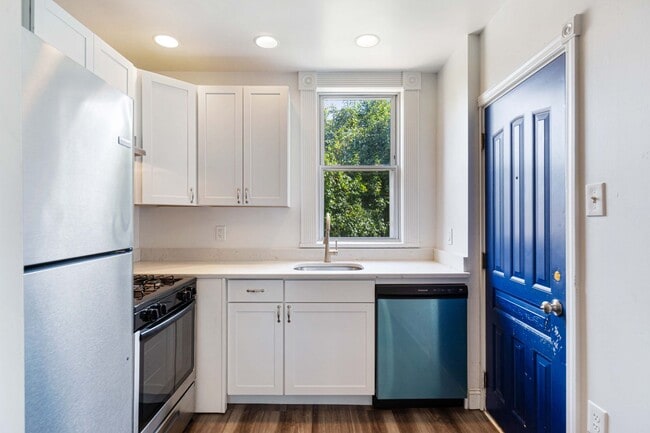 Building Photo - 4 Bed 1 Bath Single Family Home