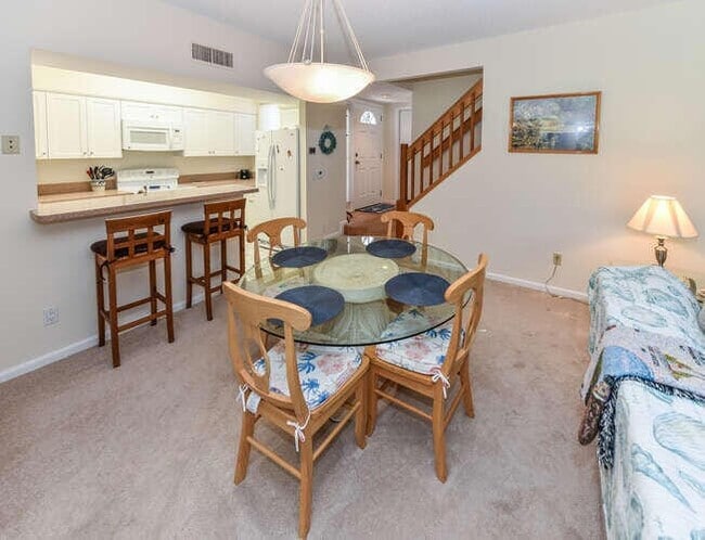 Building Photo - 4105 Fairway Dr N