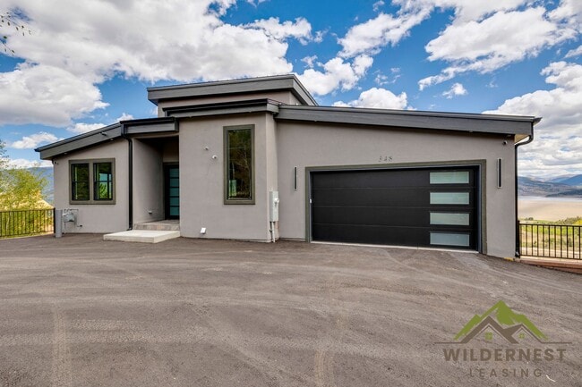 Building Photo - 348 Lake View Dr