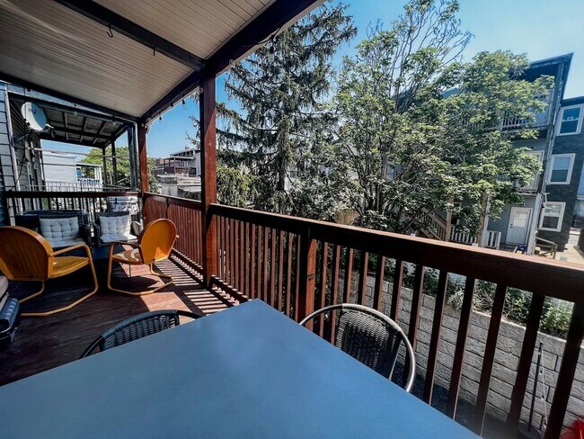 Building Photo - 69 Falcon St