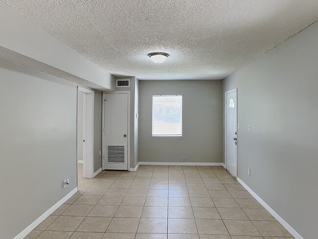 Building Photo - Great Home!
