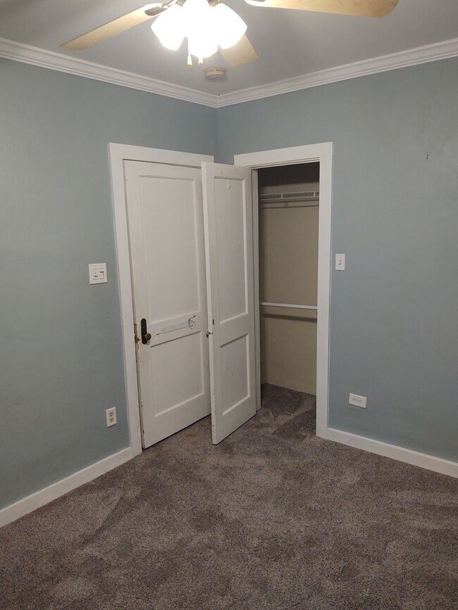 Building Photo - 1414 E Lee St