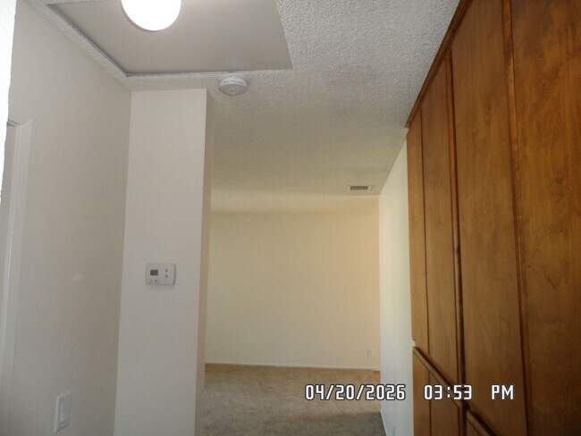 Building Photo - 16552 Vine St