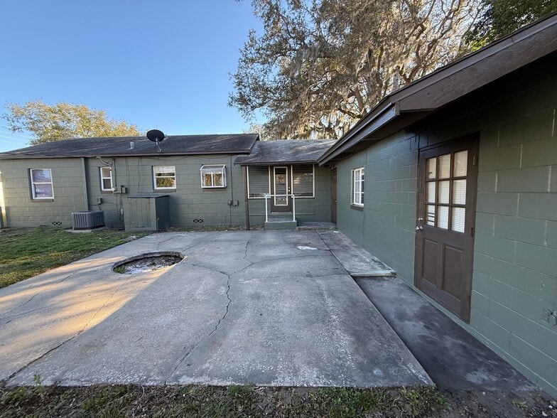 Building Photo - 69 E Seminole Ave