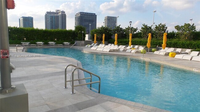 Building Photo - 501 NE 31st St