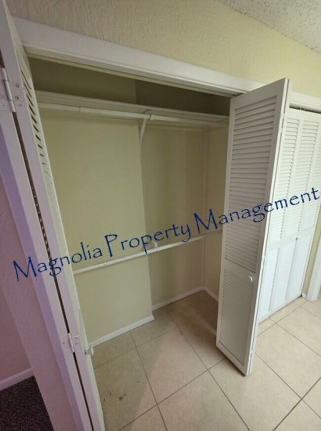 Building Photo - 4231 S Lake Orlando Pkwy