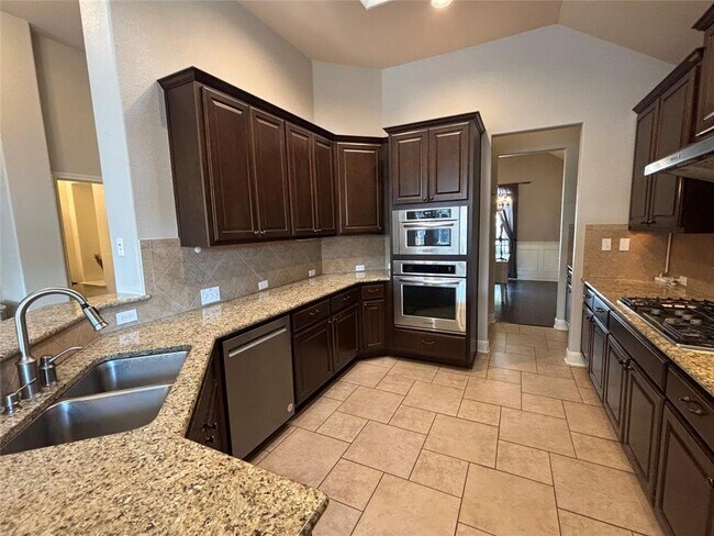 Building Photo - 15313 Bandon Dr