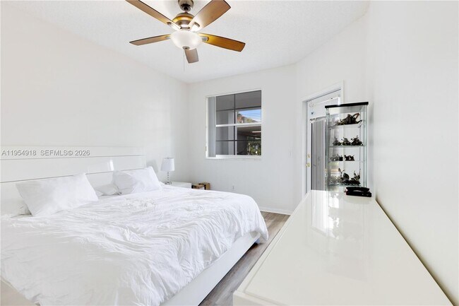 Building Photo - 3105 NE 184th St