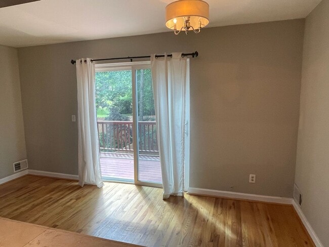 Building Photo - Candler Park Townhouse, Steps from Candler...